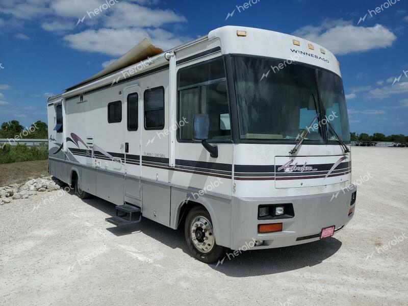 WINNEBAGO WINNEBAGO 1999 beige motorize diesel  45220343 4UZHXFBC3XCF28776 4UZHXFBC3XCF28776 photo #1