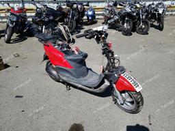 PIAGGIO VESPA 2006 red  gas ZAPM428F965001362 photo #2