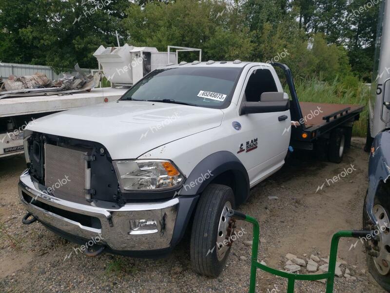 RAM 5500 2018 white  diesel 3C7WRMDL0JG392019 photo #1