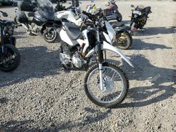 HONDA XR150L E 2023 white  gas 3H1KD1313PD000780 photo #2