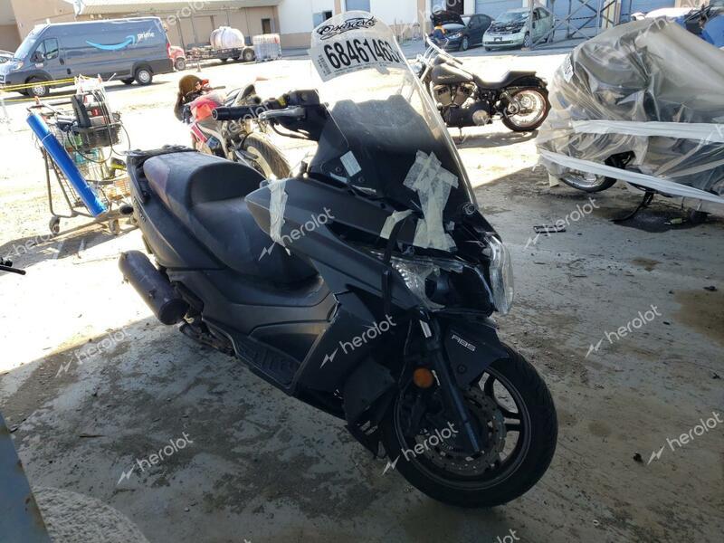 KYMCO USA INC X-TOWN 300 2019 black  gas LC2W1M249KC100143 photo #1