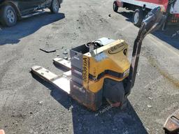 CATERPILLAR PALLET PRO 2001 yellow  electric 2CL05588 photo #2