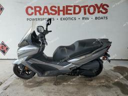 KYMCO USA INC X-TOWN 300 2018 gray  gas LC2W1M244JC100260 photo #2