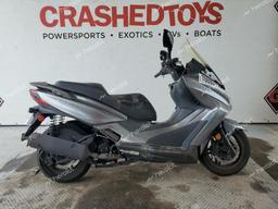 KYMCO USA INC X-TOWN 300 2018 gray  gas LC2W1M244JC100260 photo #3