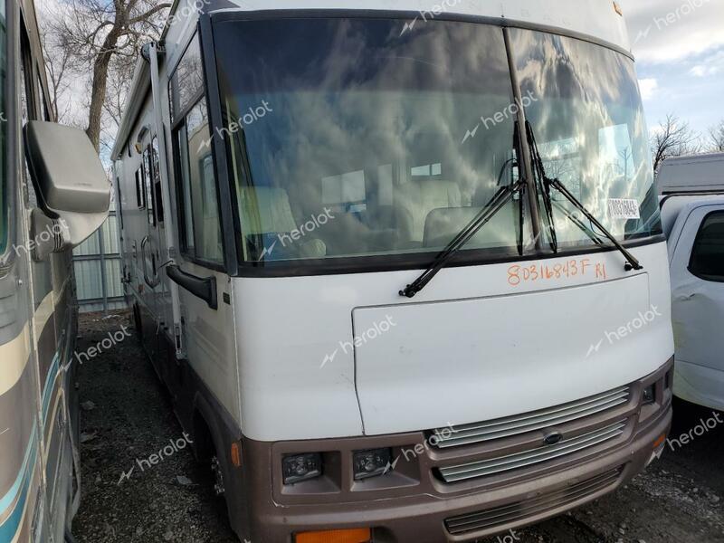 WINNEBAGO MOTORHOME 2000 white  gas 5B4LP37J8Y3316660 photo #1