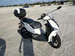 PIAGGIO LIBERTY 15 2023 white  gas ZAPM898G0P7003920 photo #2