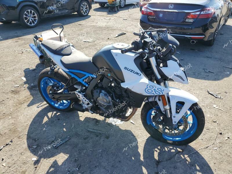 SUZUKI GSX800 R 2023 white  gas JS1EM11B2P7100693 photo #1