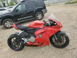 DUCATI PANIGALE V 2020 red  gas ZDMHAATW6LB000961 photo #2