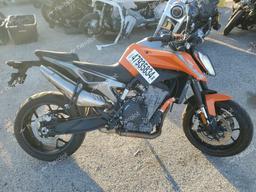 KTM 790 DUKE 2019 orange  gas VBKTU6404KM739350 photo #2