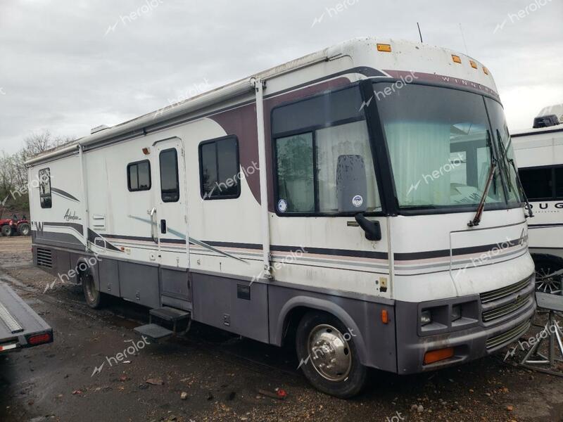 WINNEBAGO CAMPER 2002 white  gas 1FCNF53S310A19013 photo #1