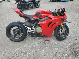 DUCATI PANIGALE V 2021 red  gas ZDMDAGNW3MB015174 photo #2