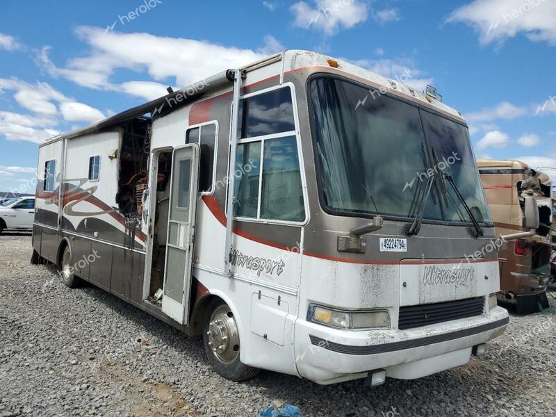 FREIGHTLINER CHASSIS X 1999 white motorize diesel 4UZ6XJBA0XCB78516 photo #1