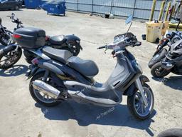 PIAGGIO SCOOTER 2005 black  gas ZAPM289LX55002256 photo #2