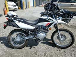 HONDA XR150L E 2023 white  gas 3H1KD1314PD005373 photo #2