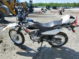 HONDA XR150L E 2023 white  gas 3H1KD1314PD005373 photo #4