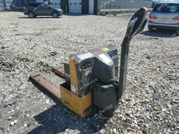 CATERPILLAR PALLET PRO 2001 yellow  electric 2CL15189 photo #2