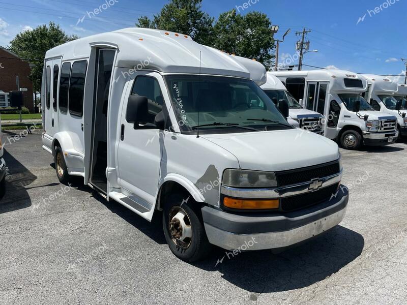 CHEVROLET EXPRESS G3 2009 white cutaway gas 1GBJG31K691172062 photo #1