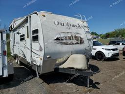 KEYSTONE OUTBACK 2009 white   4YDT27L209B450730 photo #2