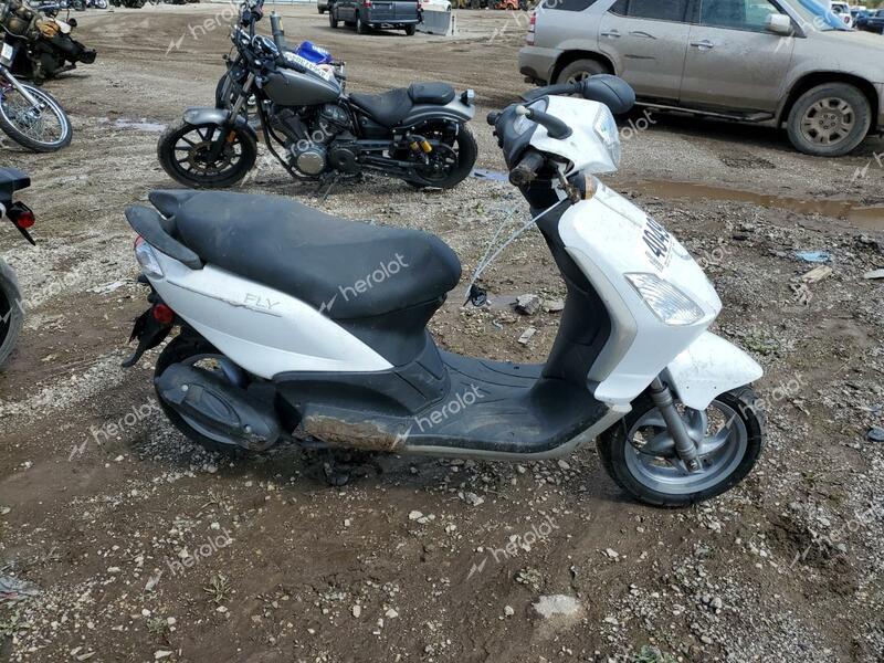 PIAGGIO FLY 50 2009 white motor sc gas ZAPC446B394001651 photo #1