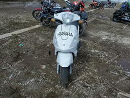 PIAGGIO FLY 50 2009 white motor sc gas ZAPC446B394001651 photo #3