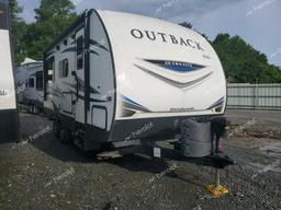 KEYSTONE OUTBACK 2018 white   4YDT21021JB452301 photo #2