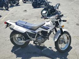 YAMAHA TW200 2001 white enduro gas JYA3AWC061A088438 photo #2