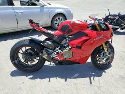 DUCATI PANIGALE V 2018 red  gas ZDMDAGNW6JB001409 photo #2