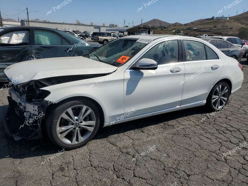 MERCEDES-BENZ C 300 2020 white  gas 55SWF8DB8LU324143 photo #1