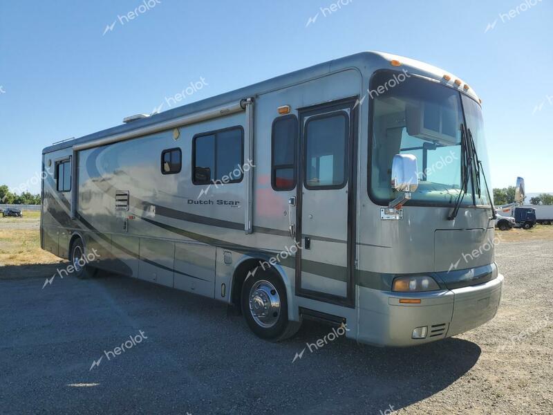 FREIGHTLINER CHASSIS X 2002 white motorize diesel 4UZAAHAK72CJ85984 photo #1