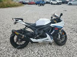 SUZUKI GSX-R750 2023 white  gas JS1GR7MA2P7100368 photo #2