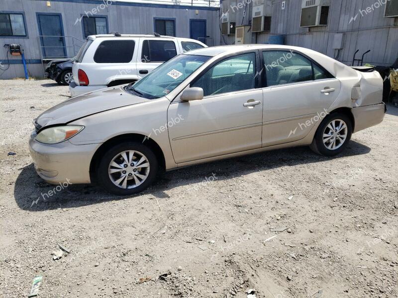 TOYOTA CAMRY LE 2004 gold  gas 4T1BF32K24U580689 photo #1