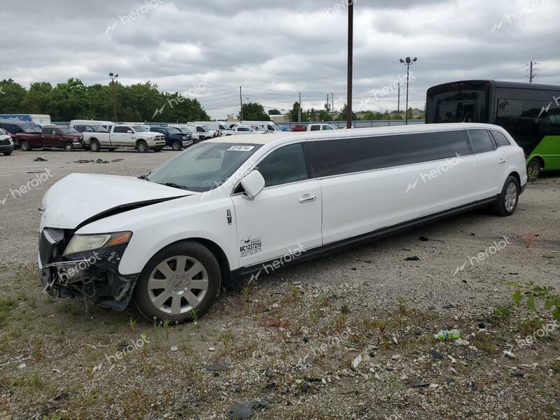 LINCOLN MKT 2017 white  gas 2L1MJ5LT7HBL00014 photo #1