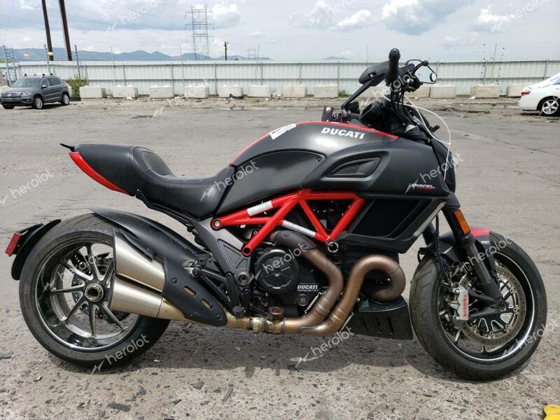 DUCATI DIAVEL 2015 two tone racer gas ZDM13BSW0FB020128 photo #1