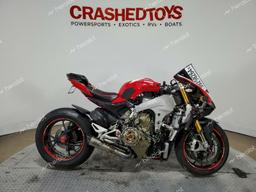 DUCATI PANIGALE V 2018 red  gas ZDMDAGNW7JB003959 photo #2