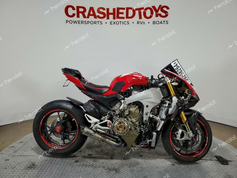 DUCATI PANIGALE V 2018 red  gas ZDMDAGNW7JB003959 photo #1