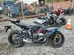 YAMAHA YZFR7 2024 black  gas JYARM38E0RA010432 photo #2