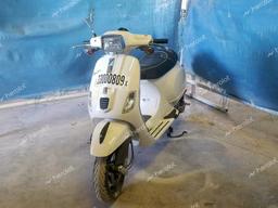 PIAGGIO SCOOTER 2013 white  gas ZAPC386BXD5502100 photo #3