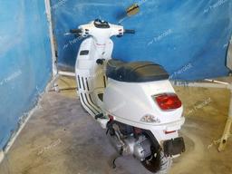 PIAGGIO SCOOTER 2013 white  gas ZAPC386BXD5502100 photo #4