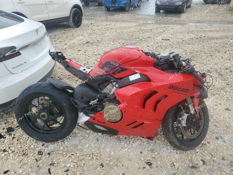 DUCATI PANIGALE V 2022 red  gas ZDMDAGWW7NB000421 photo #1