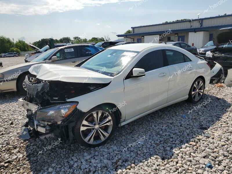 MERCEDES-BENZ CLA 250 2016 white sedan 4d gas WDDSJ4EB2GN316011 photo #1