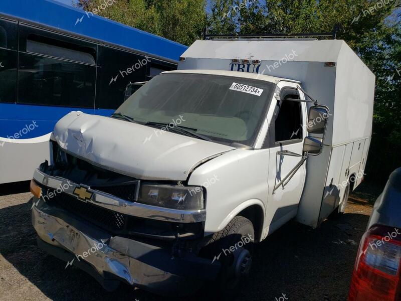 CHEVROLET EXPRESS G3 2005 white cutaway gas 1GBJG31U851175878 photo #1