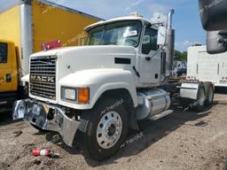 MACK 600 CHN600 2005 white tractor diesel 1M2AJ06Y05N002237 photo #3