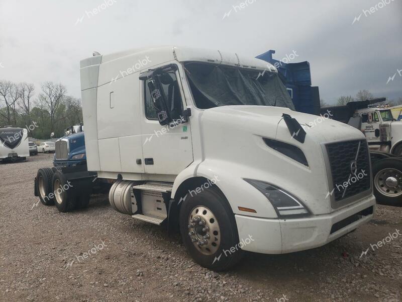 VOLVO VNR 2022 white  diesel 4V4WC9EH6NN605966 photo #1