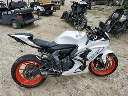 YAMAHA YZFR7 2023 white  gas JYARM38E7PA004737 photo #2