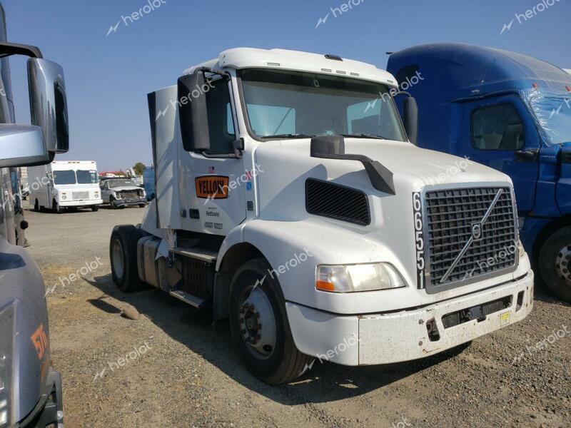 VOLVO VN VNM 2017 white tractor diesel 4V4M19EG7HN962890 photo #1