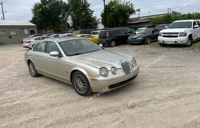 JAGUAR S-TYPE 2006 gold sedan 4d gas SAJWA01A66FN56190 photo #1