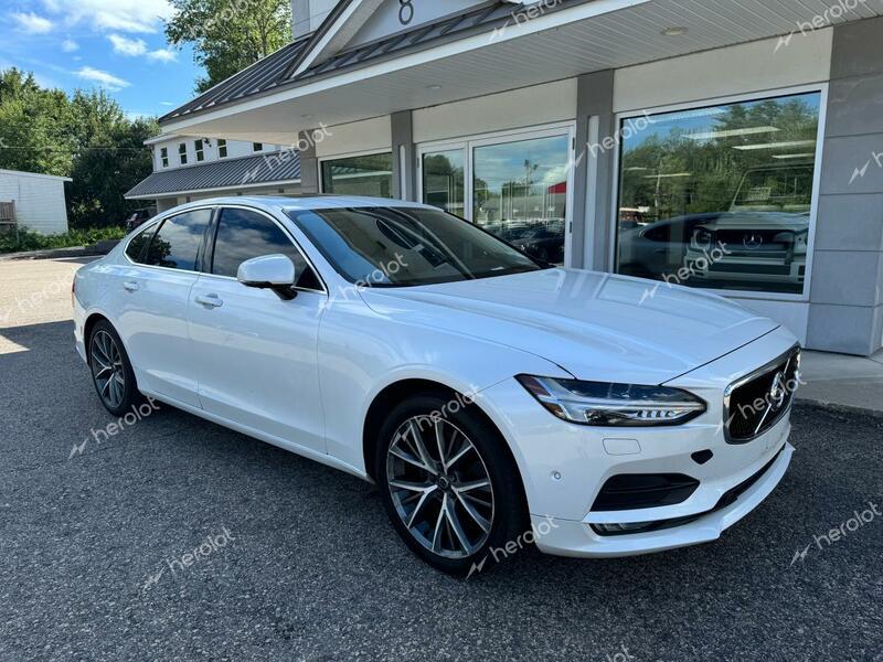 VOLVO S90 T6 MOM 2017 white sedan 4d gas YV1A22MK6H1012112 photo #1