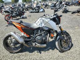 KTM 690 DUKE 2017 two tone  gas VBKLDV406HM798726 photo #2