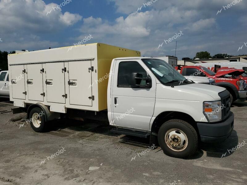 FORD ECONOLINE 2017 white cutaway gas 1FDXE4FS4HDC72230 photo #1