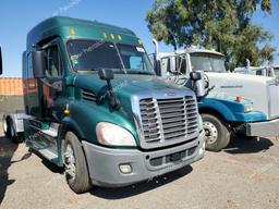 FREIGHTLINER CASCADIA 1 2014 green tractor diesel 3AKJGHDV0ESBL2475 photo #2